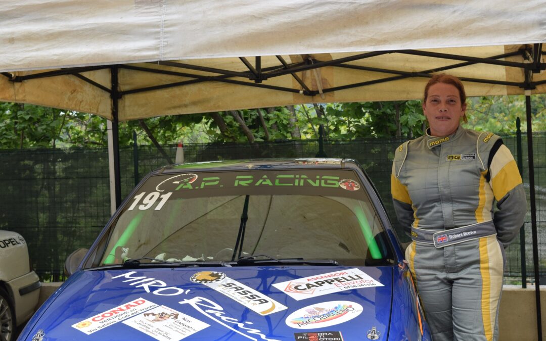 Caterina Gabrielli, al volante della sua Saxo tra passione e lavoro si racconta: “Una grande sfida per superare i miei limiti”. VIDEO